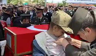 Şehidin 4 yaşındaki kızının ağlatan isteği