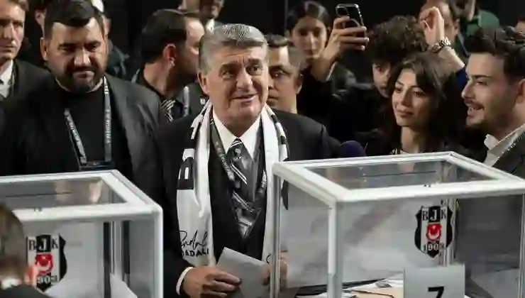 Serdal Adalı: “Bayraklarınızı sandıktan çıkarın”