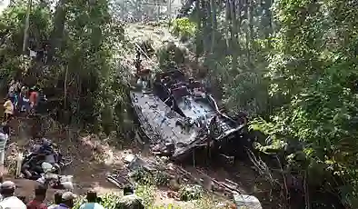 Sri Lanka’da yolcu otobüsü uçuruma yuvarlandı: 21 ölü