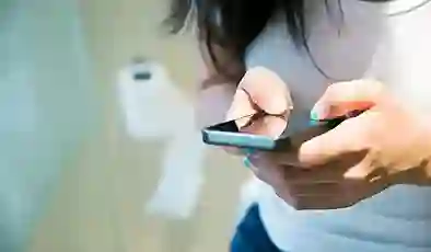 Tuvalette telefonla oynayanlar için büyük risk: Uzmanlar uyardı