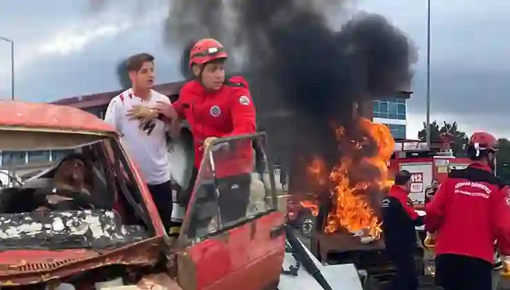 Üniversitede hava saldırısı tatbikatı