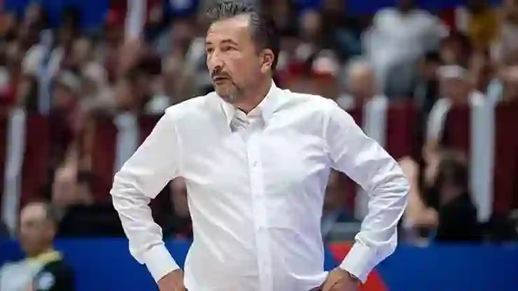 Anadolu Efes’te Luca Banchi dönemi sona erdi