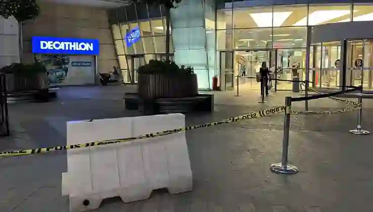 AVM önünde çalıntı araçla silahlı saldırı