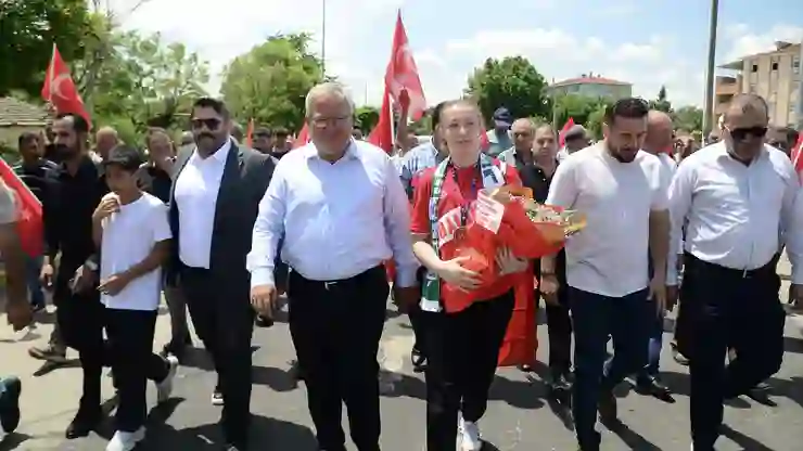 Avrupa şampiyonu milli güreşçi Eylem Engin, memleketinde coşkuyla karşılandı