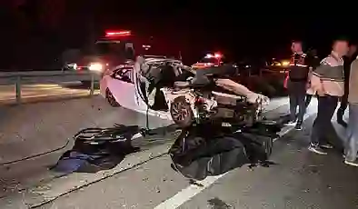 Balıkesir’de feci kaza: 2 ölü, 3 yaralı