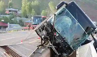 Bingöl’de yolcu otobüsü devrildi: 3 ağır yaralı