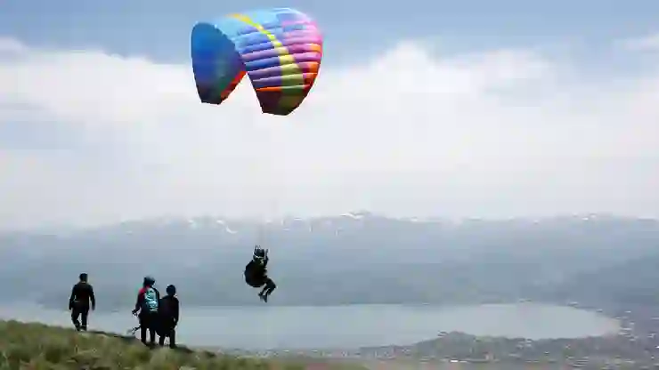 Bitlis’teki Nemrut Dağı, yamaç paraşütü tutkunlarının gözdesi oldu