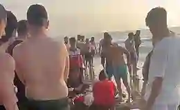 Denizdeki dalga nedeniyle ölümden döndüler: Baba ile 3 çocuğu hastaneye kaldırıldı