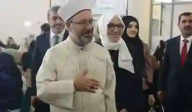 Diyanet İşleri Başkanı Ali Erbaş’ın eşi Seher Erbaş, “VIP” kontenjanından 6. kez hacca gitti