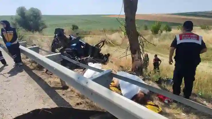 Edirne’de otomobil, ağaca çarptı; 2’si çocuk 5 ölü, 1 yaralı