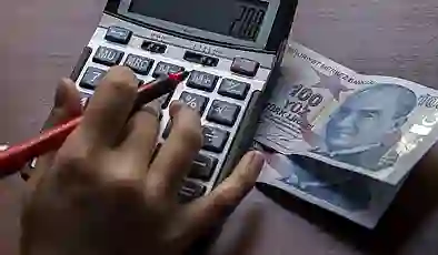 Emekliye zam yok, kamuya araç ve giyim affı var