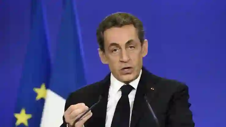 Hapis cezası kesinleşen eski Fransa Cumhurbaşkanı Sarkozy’nin onur nişanı geri alındı