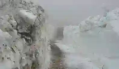 Haziran ayı ortasında zorlu kar temizliği sürüyor