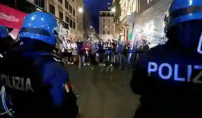 İtalya’da yeni güvenlik kararnamesi: Polise saldıranlara ceza artıyor