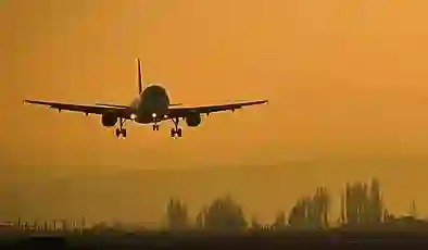 Kabin memuru gibi davranıp 120 kez bedava uçtu