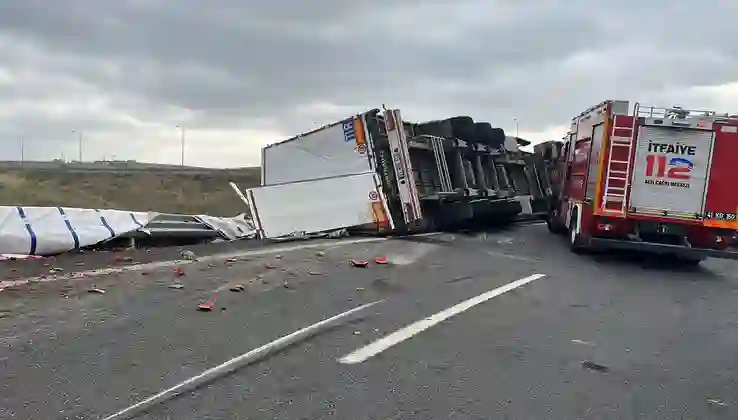 Karpuz yüklü TIR devrildi: 1 ölü, 3 yaralı