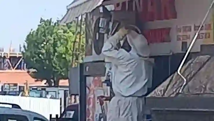 Konya’da kovanı terk eden arılar panik yarattı