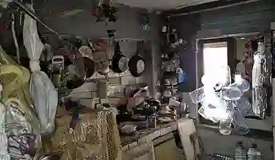 Kötü koku gelen evden 4 kamyon çöp ve onlarca kedi çıktı