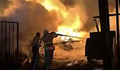 Kütahya’da tahta palet atölyesi kül oldu