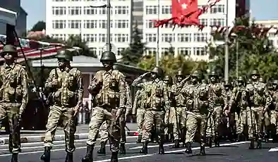 Meclis’ten geçti: TSK’da rütbe bekleme süreleri Cumhurbaşkanı kararıyla değiştirilebilecek