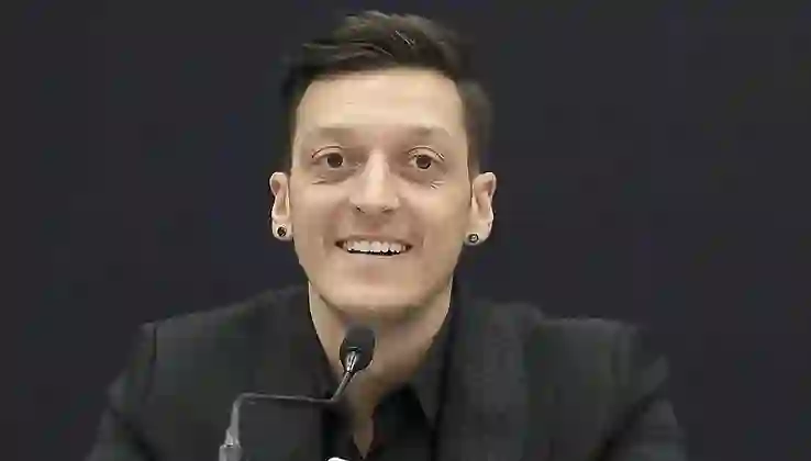 Mesut Özil, Leroy Sane ile konuşmasını anlattı: “Galatasaray’a git” dedi mi?