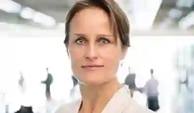 MI6’in 116 yıllık tarihindeki ilk kadın başkan Blaise Metreveli’nin dedesinin ‘kasap’ lakaplı bir Nazi casusu olduğu ortaya çıktı!