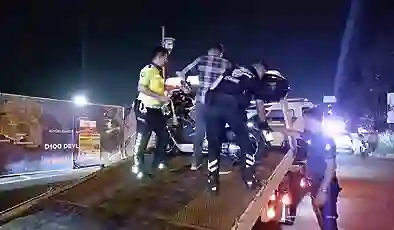 Motosiklet uygulama noktasına girdi: 4’ü polis 5 yaralı