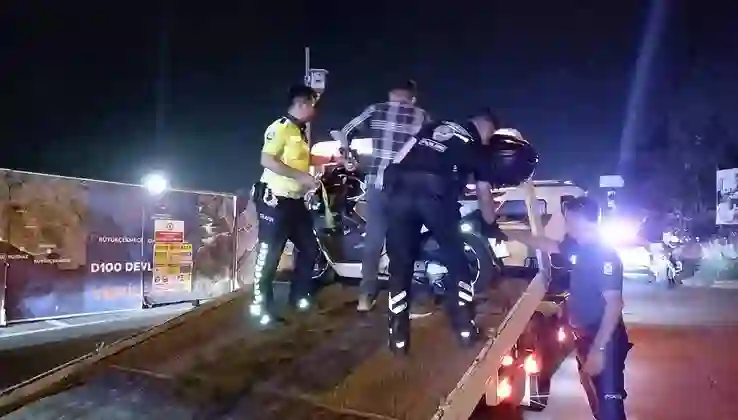 Motosiklet uygulama noktasına girdi: 4’ü polis 5 yaralı