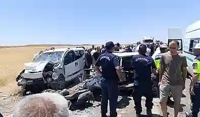 Otomobil ile hafif ticari araç çarpıştı: 4 ölü, 1 yaralı