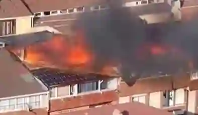 Sultangazi’de yangın paniği: İki binaya daha sıçradı