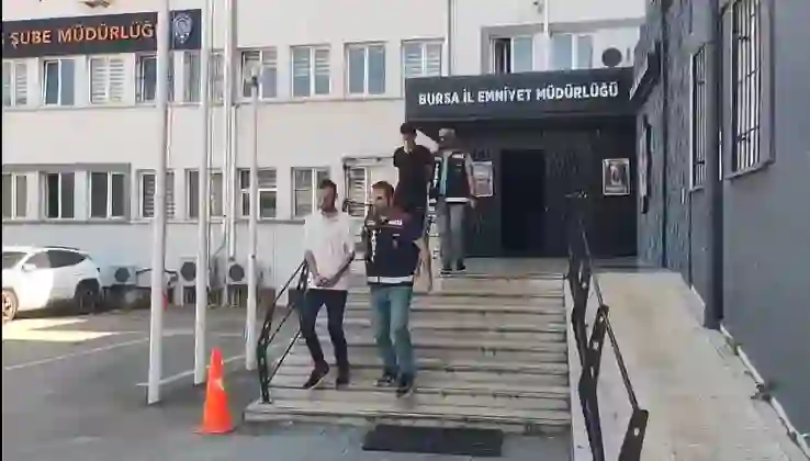 Telefondaki yaşlı kadını 700 bin TL dolandırdılar