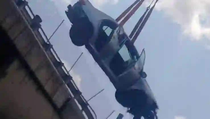 TEM Otoyolu’nda otomobil köprüden uçtu