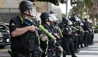 Trump bayrak yakanlar için hapis cezası istedi