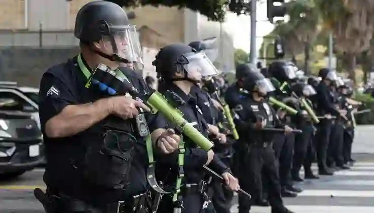 Trump bayrak yakanlar için hapis cezası istedi