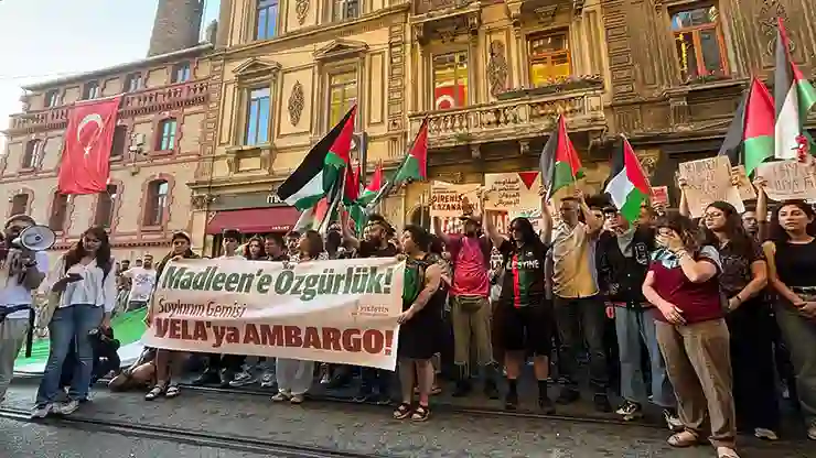 Tünel Meydanı’nda Filistin’e destek eylemi: Madleen’e özgürlük, soykırım gemisi VELA’ya ambargo