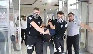 Acil serviste doktor ve güvenlik görevlisine bıçaklı saldırı: Durumu ağır