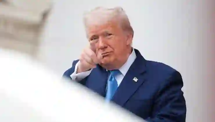 Adalet Bakanlığı’nın, Trump’a Epstein belgelerinde adının geçtiğini bildirdiği iddia edildi