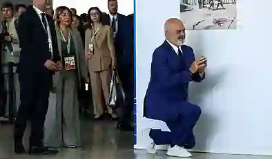 Arnavutluk Başbakanı Rama, Meloni’yi yine diz çökerek selamladı!