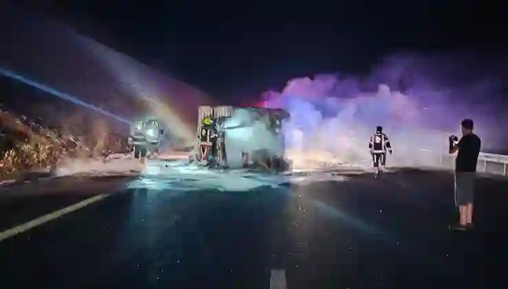 Balıkesir’de devrilen kamyonda patlama: Alevler ormana sıçradı