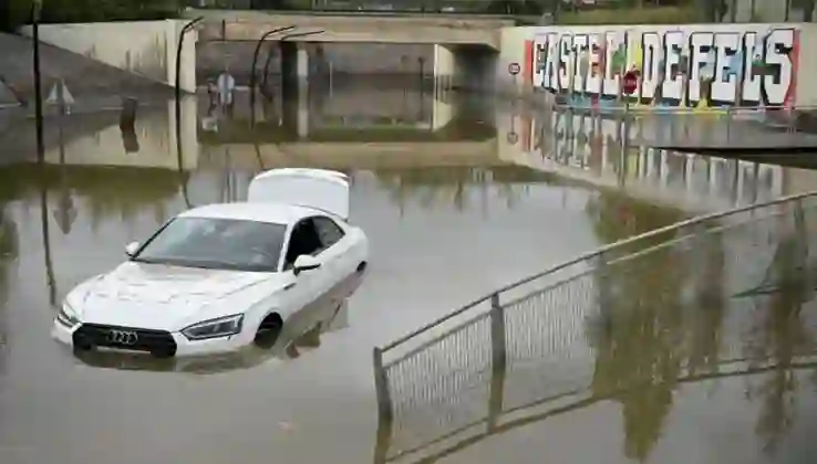 Barselona’da sel felaketi: 2 kişi kayboldu