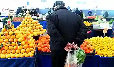 DİSK-AR: Emeklilerin nüfus içindeki payı artarken pastadaki payı düşüyor, Türkiye’de emekli aylıkları dibe doğru eşitleniyor