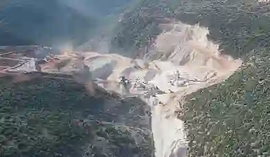 Hatay Bozlu’da mahkeme kararına rağmen faaliyete başlayan taş ocağına karşı yapılan protestoda 6 kişi gözaltına alındı