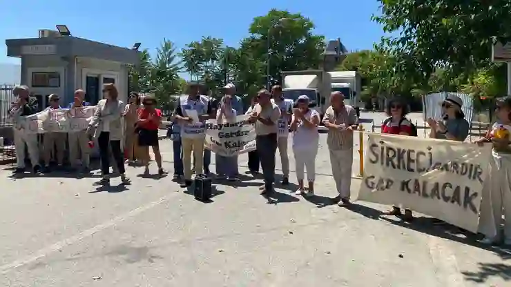 Haydarpaşa ve Sirkeci garları boşaltılıyor, demiryolcular ayakta: Haydarpaşa’yı kültür-sanat bahanesiyle işgal ediyorlar!