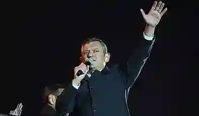 Özgür Özel, 100. gün mitinginde Saraçhane’de: Erdoğan artık Cumhurbaşkanı değil, cunta başkanıdır!