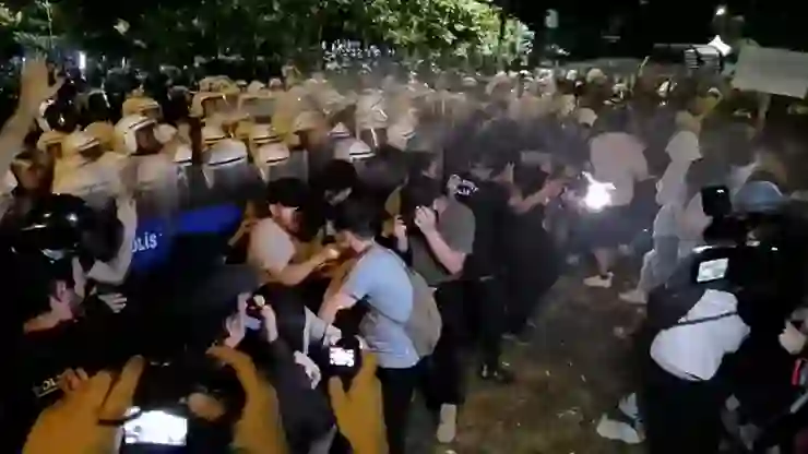 Saraçhane mitinginin ardından Bozdoğan Kemeri’ne yürümek isteyen gruba polisten gazlı müdahale