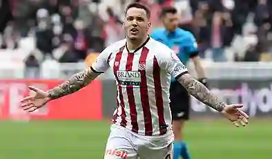 Sivasspor’dan Rey Manaj’a veda