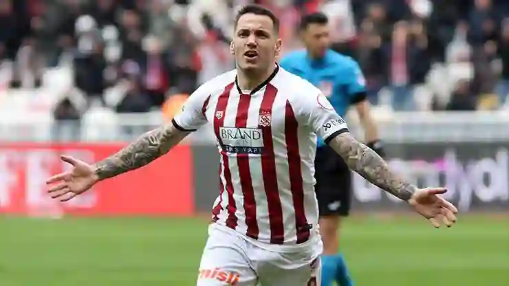 Sivasspor’dan Rey Manaj’a veda