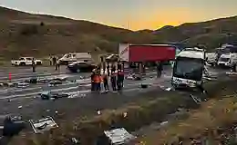 Sivas’ta yolcu otobüsü devrildi: 4 kişi öldü, 40 kişi yaralandı