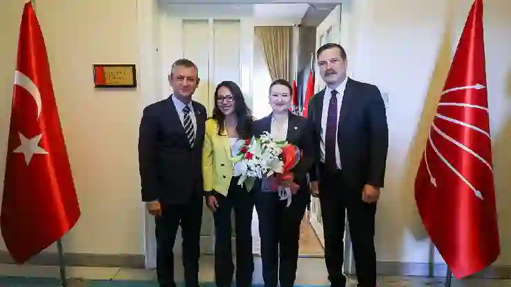 TİP Genel Başkanı Baş ve Parti Sözcüsü Kadıgil’den Özel’e dayanışma ziyareti