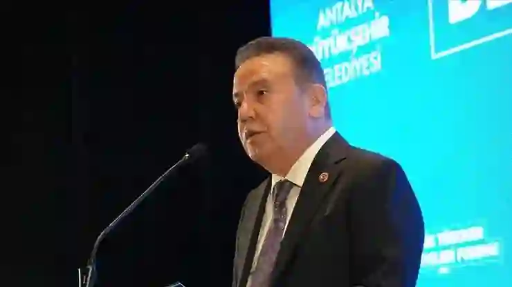 Tutuklu Antalya Büyükşehir Belediye Başkanı Muhittin Böcek yeniden hastaneye kaldırıldı